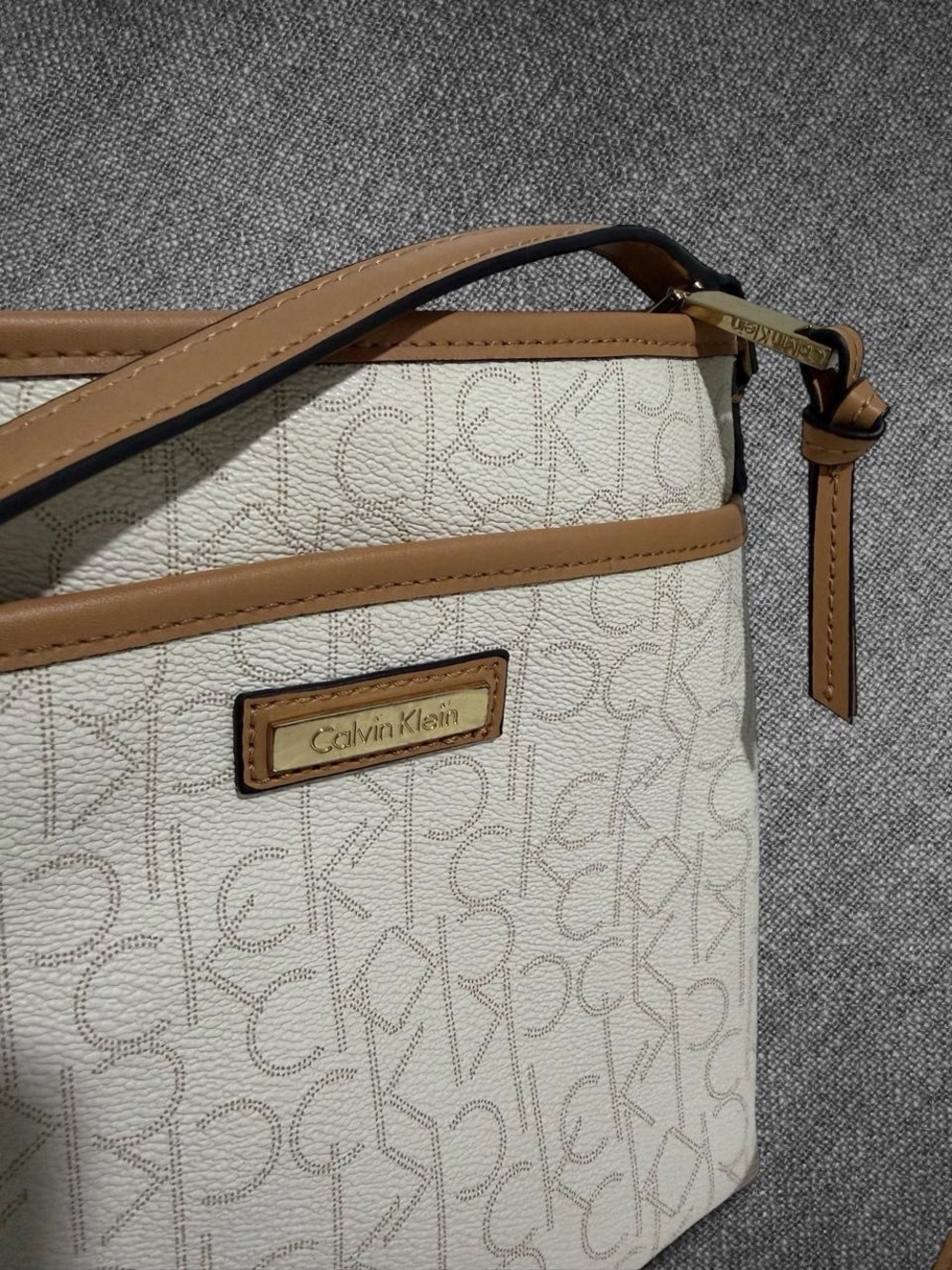 Calvin Klein White Monogram Crossbody Bag With Tan Trim - Picture 2 of 8